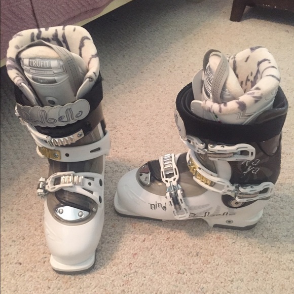 Women Dalbello ski boots