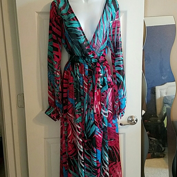 THAT DRESS!!! - Picture 4 of 4