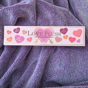 BNIB Love Flush Blush Palette