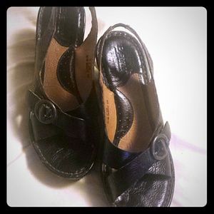 Born sandals