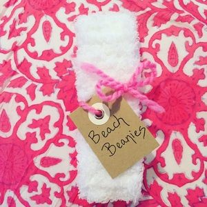 Cozy homemade white beanie for this Fall!🍂🐚🌬