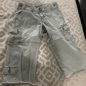 Abercrombie and Fitch army green cargo capris