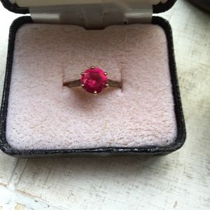 Vintage 10 Karat gold Ring with gemstone