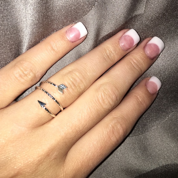 Arrow Midi Ring in Gold or Silver! - Picture 2 of 4