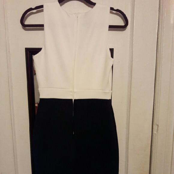 BLACK AND WHITE DRESS WITH HARDWARE