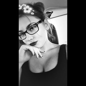 Meet your Posher, Kayla