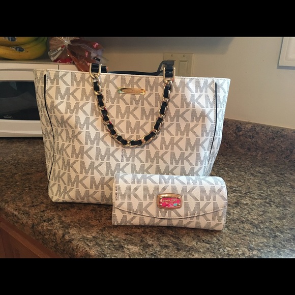 Michaels Kors Handbag/wallet