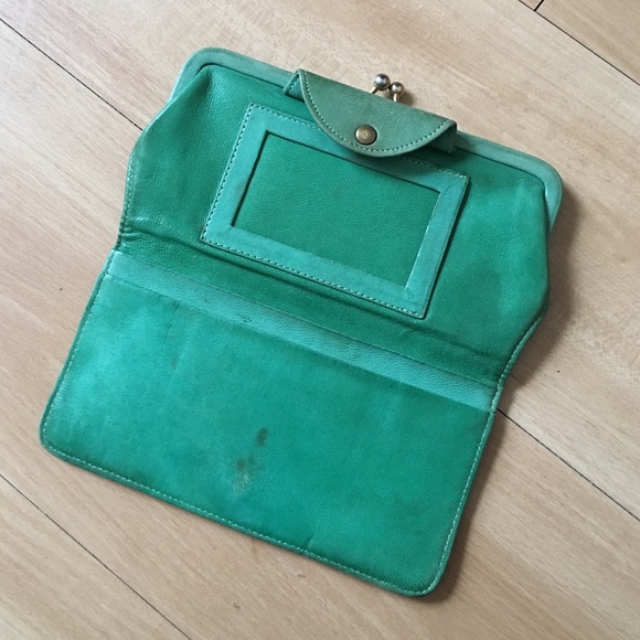 SOLD!! Vintage Green Wallet w/ Coin Purse - Picture 2 of 4