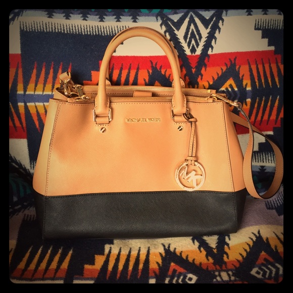 Michael Kors Handbags - ✂️Price Cut✂️ Michael Kors Handbag