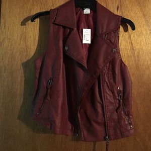 🆕Burgundy pho-leather vest