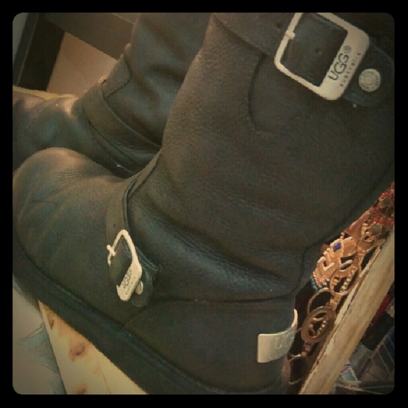 black Sutton Uggs Used