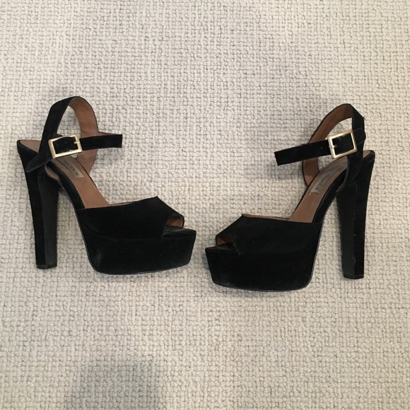 🎉SALE🎉Black suede heeled gold buckle sandals