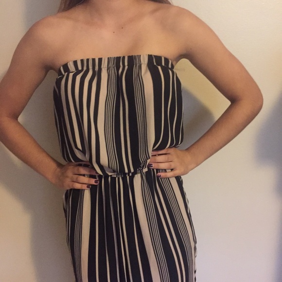 2b Bebe sexy strapless stripped jumpsuit size m.