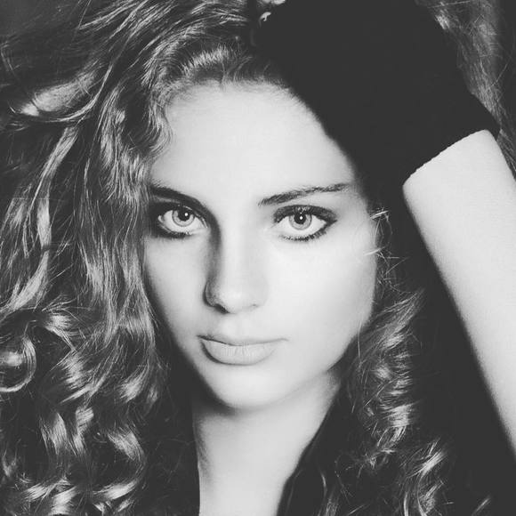 Meet your Posher, Samantha - Picture 1 of 1