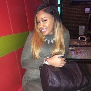 Meet your Posher, Janasia