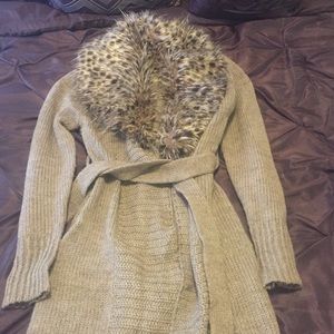Gorgeous cardigan with fur collar