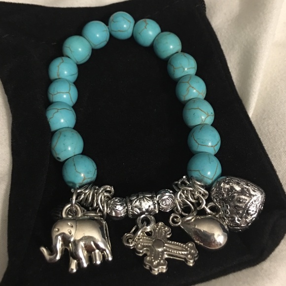Jewelry - Very cute turquoise charm bracelet
