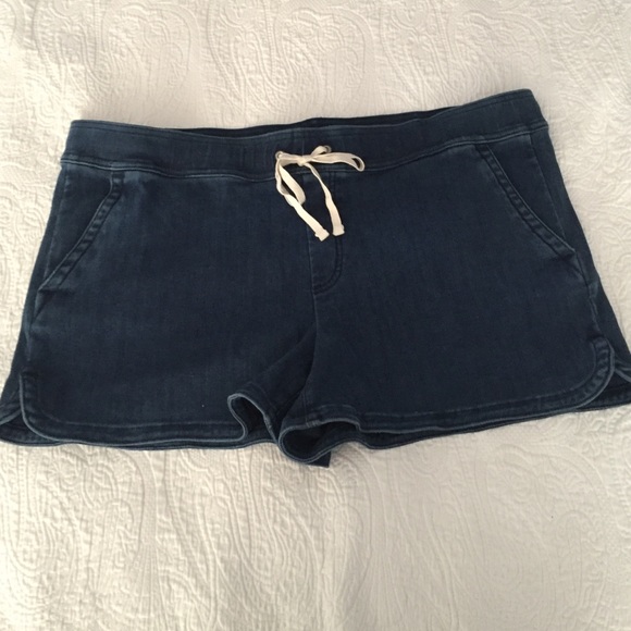 NWT stretchy jean shorts