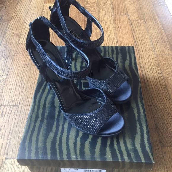 *NWOT* MODA Black Platform Heels - 7.5 - Picture 2 of 4