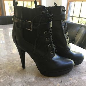 Guess high heeled zipup boots