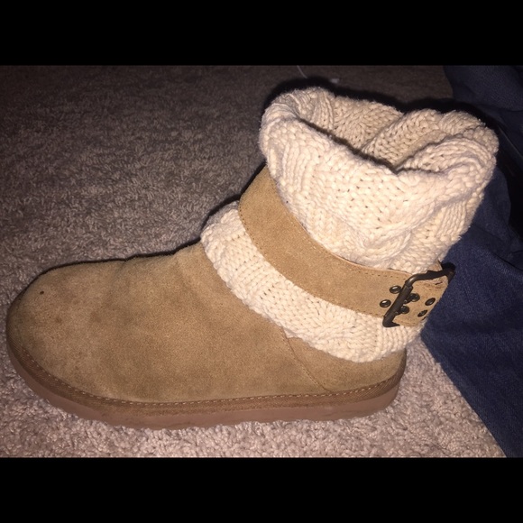 Size 7 uggs. Perfect condition. $90 obo