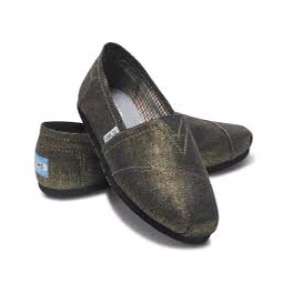 TOMS Shoes - 💥CLEARANCE💥 Toms Black & Gold Classic Shoes