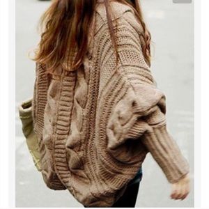 🍁🍂Camel Colored Knit Sweater