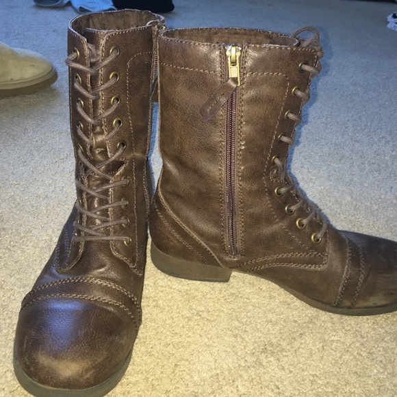 Combat boots