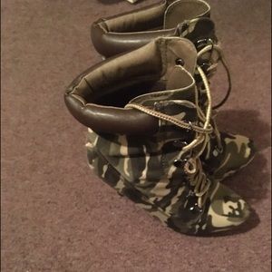 Camouflage stiletto boots