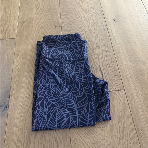 Lululemon wonder under crop - Picture 3 of 3