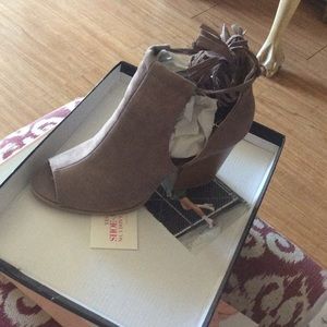 Open toe tie up booties