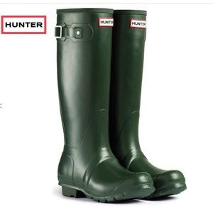 GREEN USED HUNTER BOOTS- OPEN TO REASONABLE OFFERS