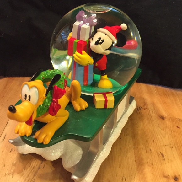 Pluto pulling Mickey 's sleigh with gifts