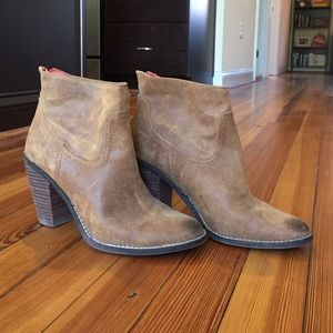 DV Sz 9 brown leather booties w wood stacked heel