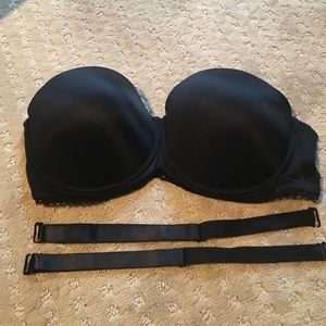 Black strapless bra