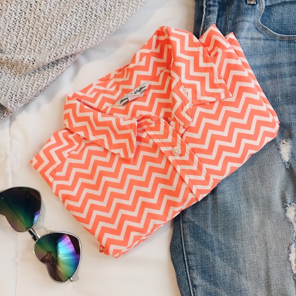 ✨HP✨ Neon chevron button-down blouse