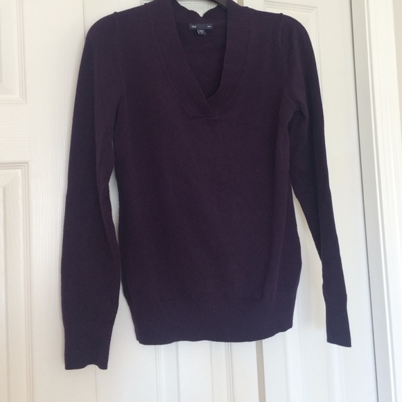 Gap Purple Sweater Size Medium