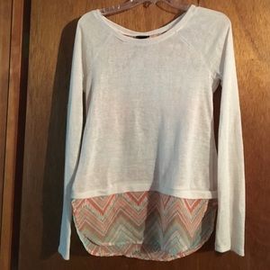 Thin sweater with blouse detail