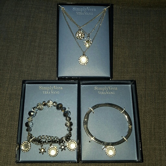 Simply Vera necklacr and two bracelets