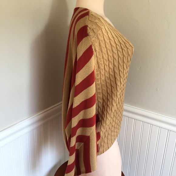 Beautiful striped sweater. B028