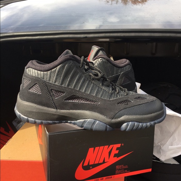 Jordan Retro 11 Low IE "Referee"