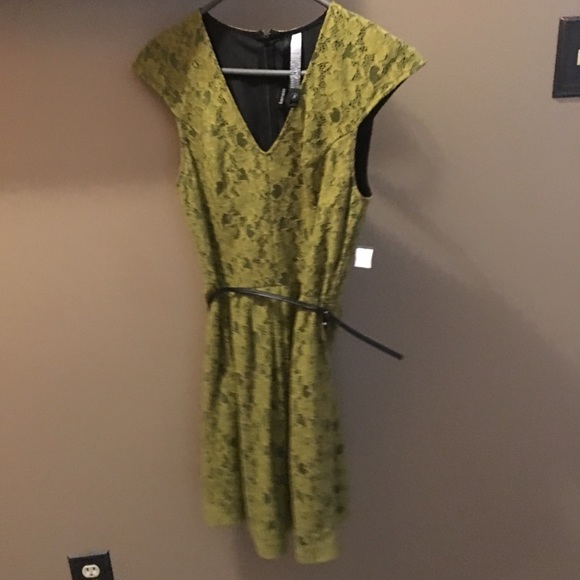 Small classy dress with belt great fall color - Picture 1 of 3