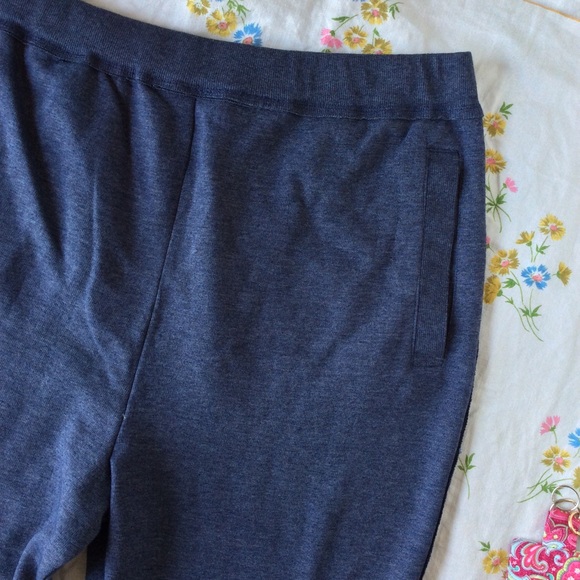 Super Soft & Cozy Oversize Capri Sweatpants - Picture 2 of 4
