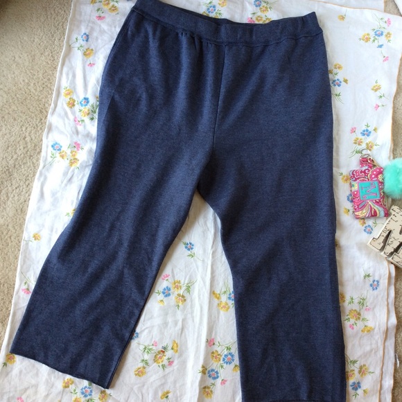 Super Soft & Cozy Oversize Capri Sweatpants - Picture 4 of 4