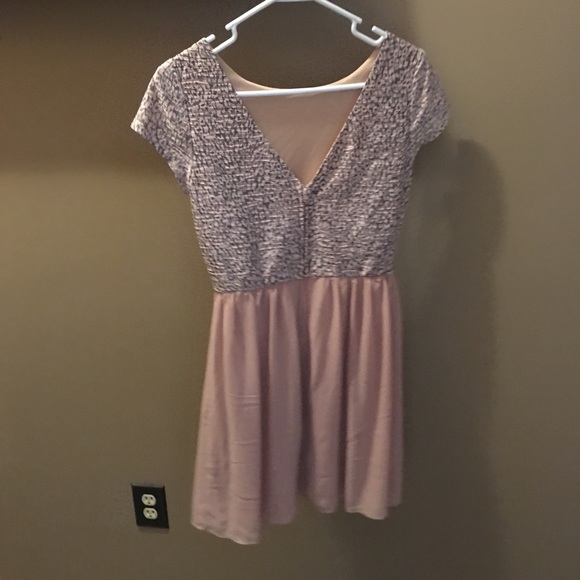 Classy fun and flirty - Picture 3 of 3