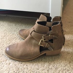 ⭐️ Steve Madden Cinch Booties ⭐️