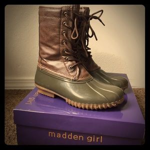 Madden Girl Flurry Rain Boot -Size 6.5