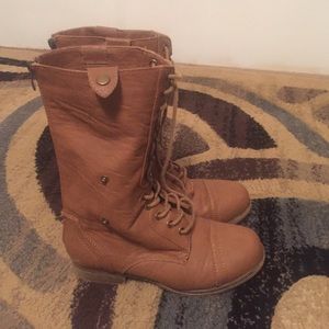 Combat boots