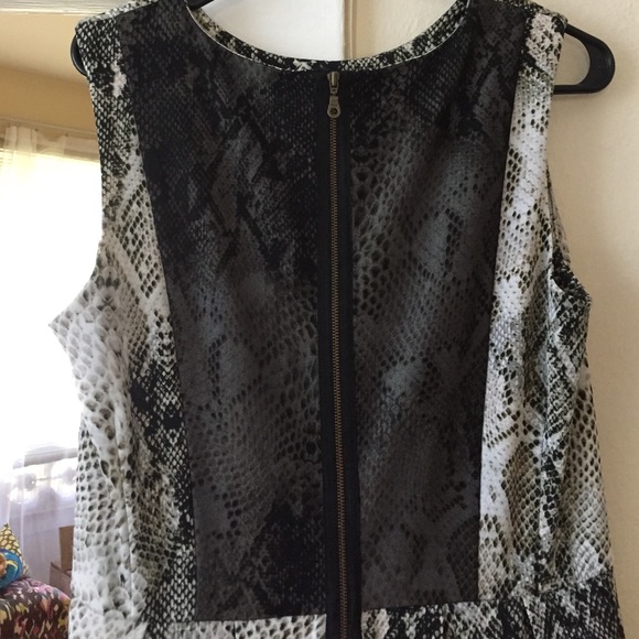 Taylor full skirt dress with grey reptile print - Picture 2 of 3