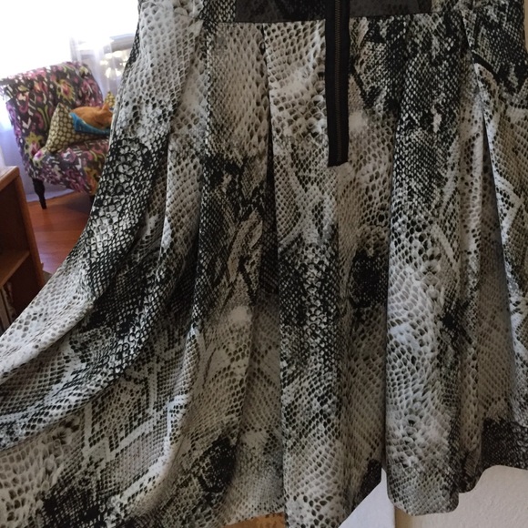 Taylor full skirt dress with grey reptile print - Picture 3 of 3